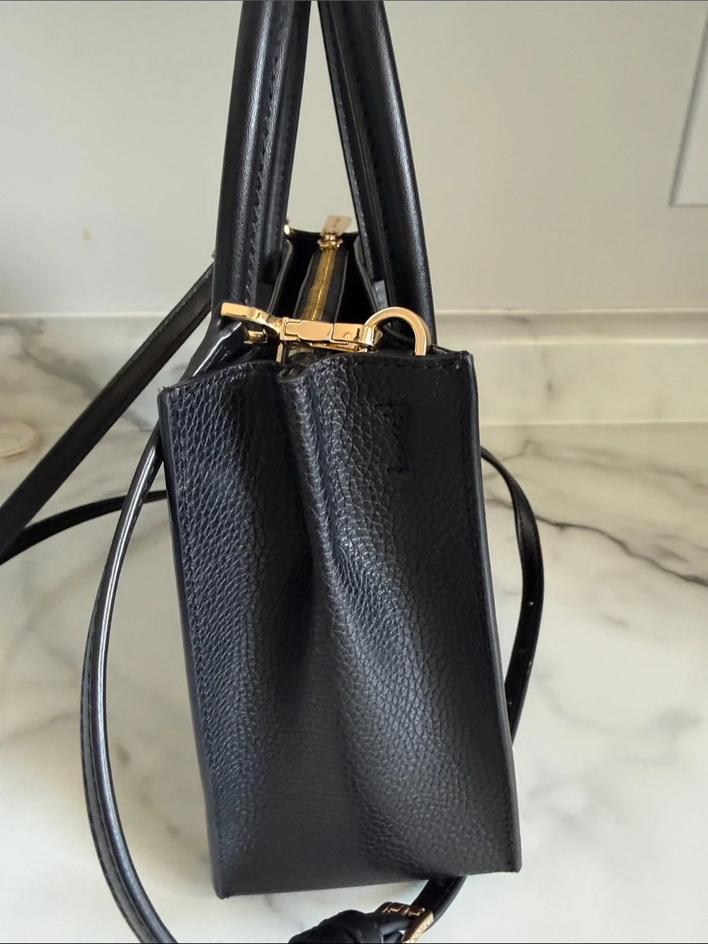 ✨GREAT CONDITION, no marks‼️Michael Kors Leather Satchel with Gold Hardware